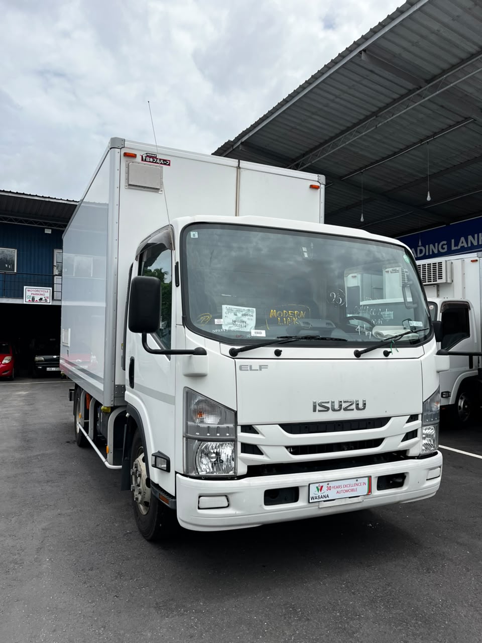 Isuzu 2RG-NPR88YN ELF